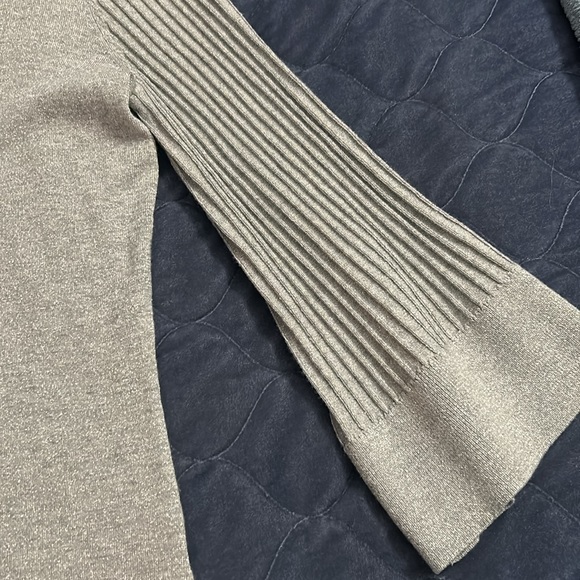 NWOT Talbots Silver Bell Sleeve Sweater Size 8 Beautiful Sweater - Picture 3 of 8